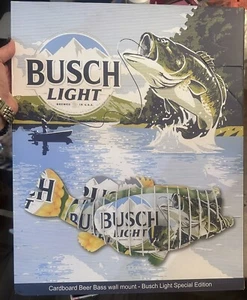 Busch Licht 3D Karton Bier Barsch Fisch Wandhalterung, Männerhöhle Deko - Bild 1 von 3