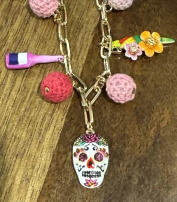 Colar Berloque Papagaio Tom Dourado Betsey Johnson Caveira de Açúcar Bolas de Malha Novo com etiquetas $78 - Imagem 1 de 4
