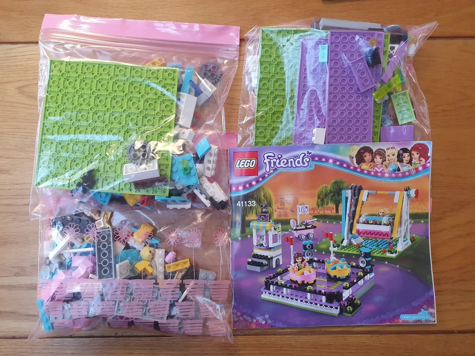 LEGO FRIENDS: Amusement Park Bumper Cars (41133). No box but all pieces included - Image 1 of 4