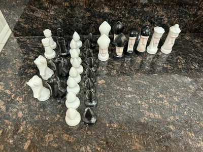 Peter Ganine Gótico 32 Piezas de Ajedrez Blanco Negro De Colección ***Sin Tablero Sin Caja Foto 1 de 4