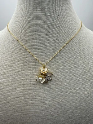 Collar Kate Spade Tono Dorado Perla Blanco Flores y Cristal Floral Con Extensor Foto 1 de 4