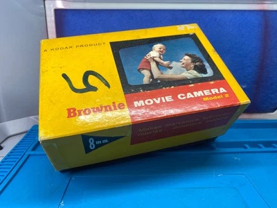Cámara de película Kodak Brownie vintage de 8 mm modelo 2 con manual y caja sin probar Foto 1 de 4