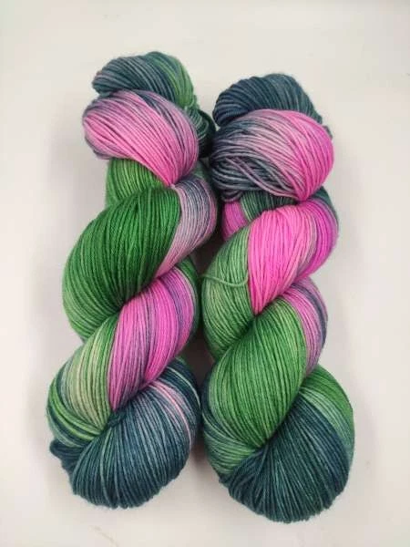 Handgefärbte " Die Feine Merinosockenwolle " 100 g - Grünpinkes Teal 399 - Bild 1 von 1