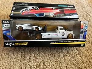 Maisto Design 1:64 Scale Transport Maisto Flatbed 2021 Ford GT Heritage Edition - Picture 1 of 4