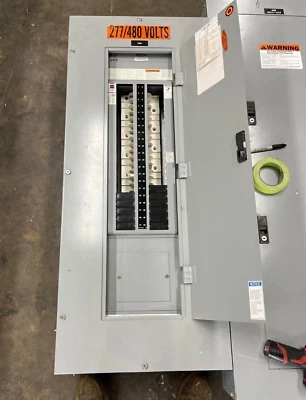 Placa Panel Eaton PRL2A 225A 277/480V 3PH 4W Interior Encl 42 Circuito MLO P601 Foto 1 de 4