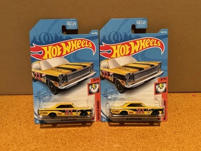 Hot Wheels Treasure Hunt Lote de 2 Ford Galaxie '65 de 2021 Muscle Mania Foto 1 de 4