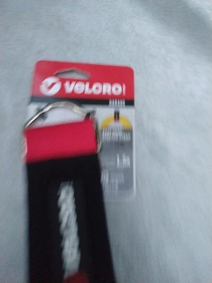 Correa de almacenamiento elástica fácil de colgar con velcro® negra mediana 24" VEL-30894-USA Foto 1 de 4