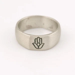 Anillo de sello Satya de plata de ley 8 mm acabado satinado mano de loto Hamsa tamaño 10,5 - Imagen 1 de 10