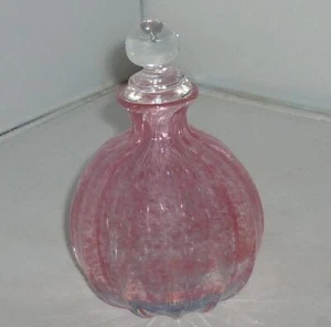 PRETTY PINK DECORATIVE SUDIO ART GLASS PERFUME SCENT BOTTLE - Picture 1 of 1