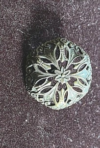 8 Metal Filigree Shank Buttons WW48 - Picture 1 of 2