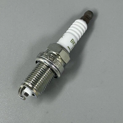 Bujía NGK para Rolls-Royce Silver Spur 1991-2002 6,8 L Saturn SC1 SL SL1 1,9 L Foto 1 de 4