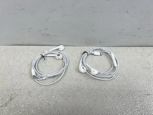 ***LOT OF 2***Apple EarPods MWTY3AM/A Lightning Wired Earphones In-Ear Earbuds - - Picture 1 of 4