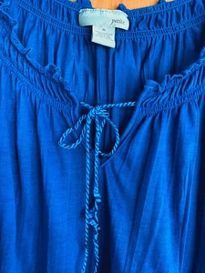 Zierliche blaue Damenbluse mit Kordelzug Alysson Whitmore. 100% Baumwolle. - Bild 1 von 6
