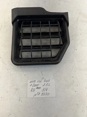 Grelha de ventilação painel traseiro direito Volkswagen Golf 2010-2014 fabricante de equipamento original. - Imagem 1 de 4