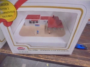 Model Power N Scale EXXON GAS STATION 2586 Building Lighted - Picture 1 of 1