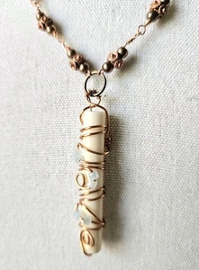 Neu Handwerker Kupferdraht Verpackung & blaue Perle weiß Zylinder Anhänger an 20" Halskette  - Bild 1 von 4