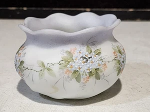 SMALL ANTIQUE MT WASHINGTON PURPLE SATIN LILAC FLORAL BOWL RUFFLED RIM - Picture 1 of 5