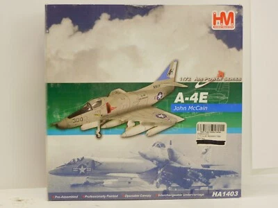 Modelo diecast Skyhawk A-4E "John McCain" escala 1/72 HobbyMaster (HM) (#HA1403) Foto 1 de 4
