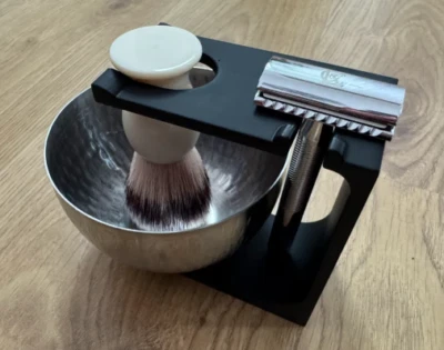 Soporte para afeitadora de seguridad, cepillo de afeitar y tazón de afeitar Foto 1 de 3