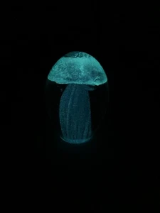 VINTAGE Dynasty Gallery Art Glass Jellyfish Paperweight Glows In The Dark - Picture 1 of 9