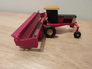 1/64 Versatile 4700 Twin swath windrower - Picture 1 of 10