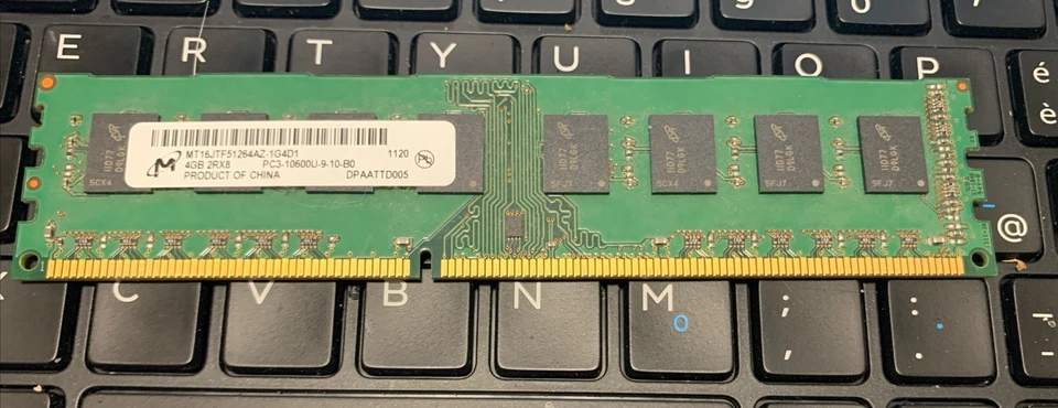 MICRON 4GB 2RX8 PC3 10600U 09-10-B0 MT16JTF51264AZ-1G4D1 - Immagine 1 di 1