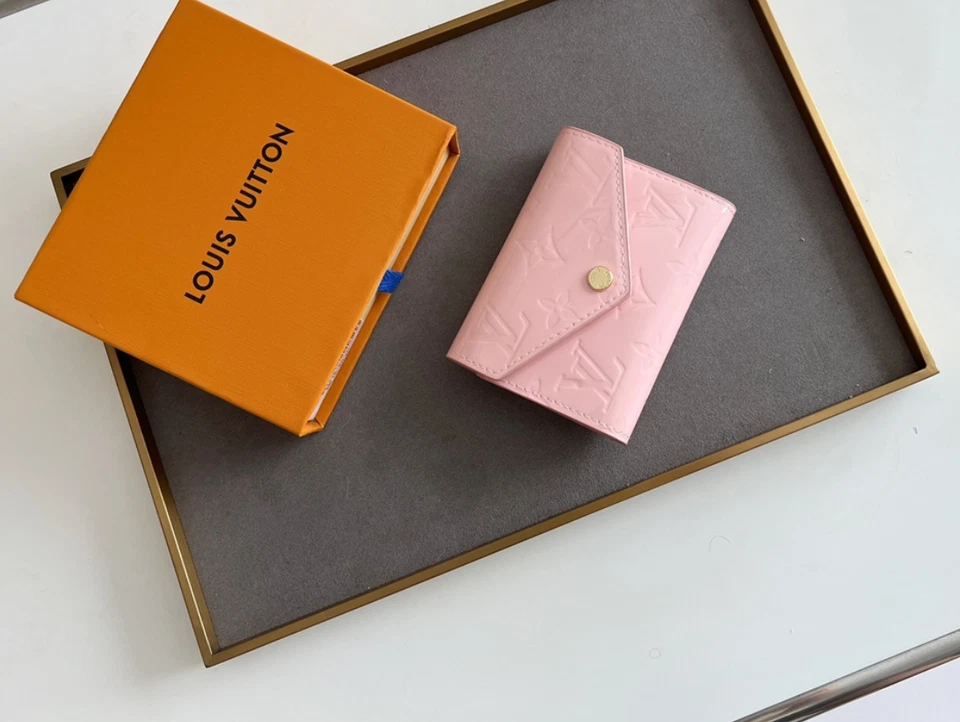 Cartera sobre Louis Vernis charol compacta triple pliegue para mujer nueva Foto 1 de 4