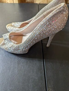 De Blossom Collection Women's Dave-11 Nude Satin w/ Rhinestones Heels Size 11 - Picture 1 of 7