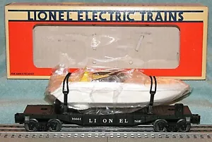 Lionel "O" - Black "Flatcar #16661 w/ Operating Boat" (Yellow/White) - New n Box - Picture 1 of 7