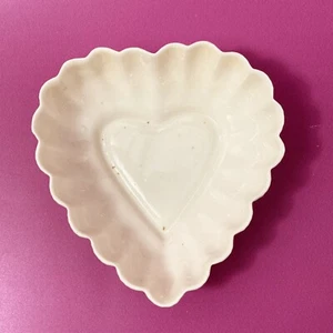 BELLEEK IRISH PORCELAIN Heart Shaped Dish Trinket Vintage Valentine's Lustre - Picture 1 of 7