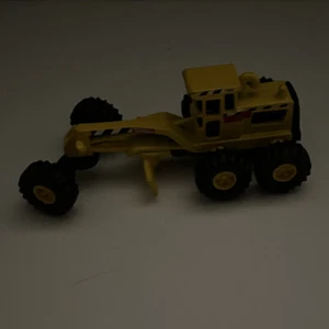 Maisto Tonka Hasbro 1998 Mini Road Grader Yellow Diecast Metal Vehicle - Picture 1 of 11