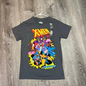 Paquete de 2 camisetas gráficas Marvel - Camiseta X-Men ’97 (pequeña) + Superhéroes (XL) - Imagen 1 de 7