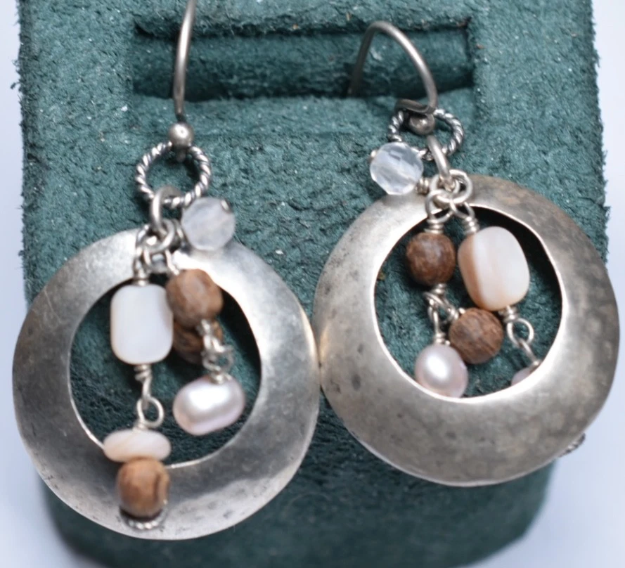 Pendientes de aro Silpada: ley martillada con madera, perlas y cuarzo Foto 1 de 4