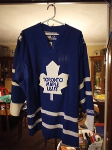 Toronto Maple Leafs Jersey CCM Size Adult M - Picture 1 of 3