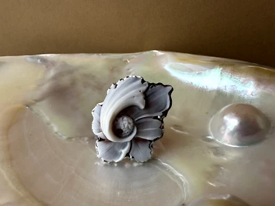 Anello in argento 925 con vero cammeo sardonica tridimensionale inciso "a fiore" - Immagine 1 di 4