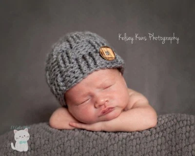 Gorro de bebé de ganchillo hecho a mano para niño en tamaño recién nacido regalo de baby shower Foto 1 de 2