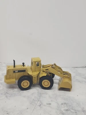 CAT 988 B ARTICULATED FRONT LOADER 1:50 Scale Die Cast by ERTL, CATERPILLAR - Image 1 of 4