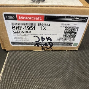 Pastillas de freno traseras de cerámica OEM Ford Motorcraft BRF-1951 - Imagen 1 de 3