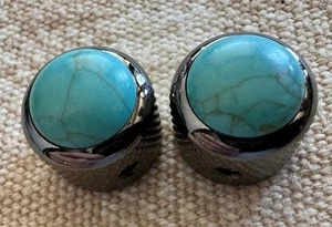PAIR OF NEW Q-Parts Dome Guitar Knobs STONE TURQUOISE ON BLACK CHROME, KBD-0073 - Picture 1 of 13