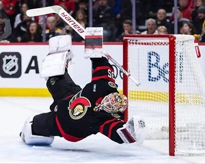 Linus Ullmark Desparation Diving Save Ottawa Senators 8x10 NHL Hockey Photo - Picture 1 of 1