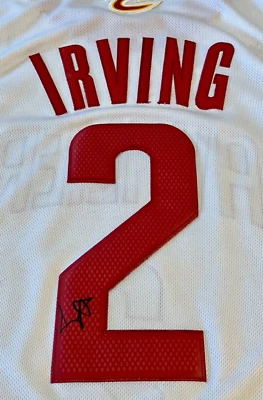 Camiseta deportiva firmada por Kyrie Irving con autógrafo de los Cleveland Cavaliers de la NCAA Duke EE. UU. Foto 1 de 4