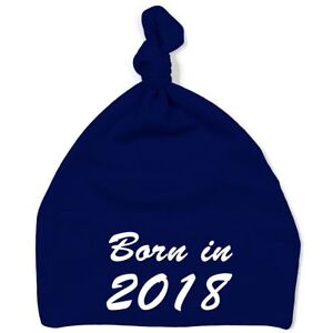 Schnoschi Babymütze mit Born in 2018 hochwertig bestickt / gestickt