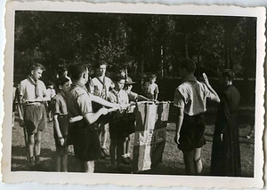 PHOTO ANCIENNE - VINTAGE SNAPSHOT - SCOUTISME SCOUT SERMENT DRAPEAU - Foto 1 di 1