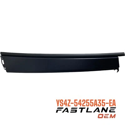 Ford Focus 2000-2007 moldura de puerta trasera moldura de ventana nuevo OEM YS4Z-54255A35-EA Foto 1 de 4