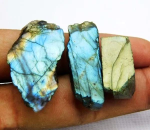 Cabujón de labradorita natural 82,10 quilates - Formas mixtas con gemas de destello azul dorado - Imagen 1 de 9