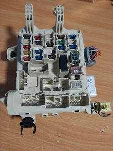 98-02 Toyota Corolla Interior Fuse Relay Box 82641-AB030 - Picture 1 of 7