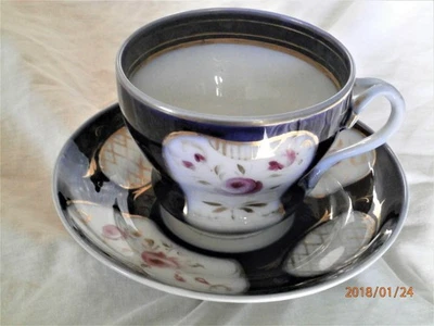 Tasse à chocolat avec sa soucoupe Porcelaine de VALENTINE - Photo 1/4