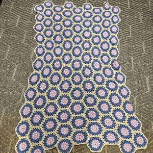 Vintage Granny Daisy Chain Afghan Handmade Crochet Throw Blanket 75x40” - Picture 1 of 16