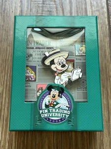 Disney Pin Trading University Mickey Scoop LE 300 Jumbo Pin - Picture 1 of 8