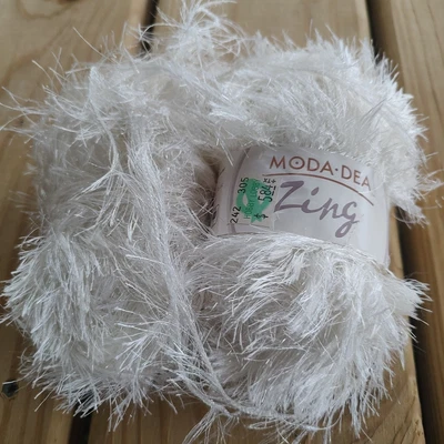 Moda Dea ZING YARN Metallic EYELASH~Pearl~1.76 oz Skein 87yd New, Plus Partial - Image 1 of 4